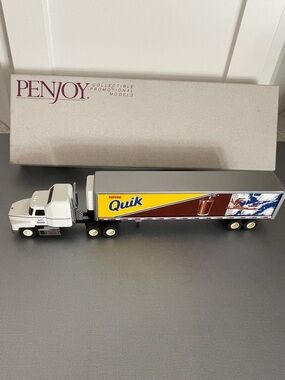 PENJOY Diecast 1:64 Freightliner Tractor Nestle Carnation Trailer Displayed Only